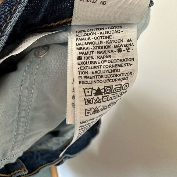 Levi's® Premium Women’s 80’s Mom Jean in Running Errands Dark Wash - Picture 13 of 15